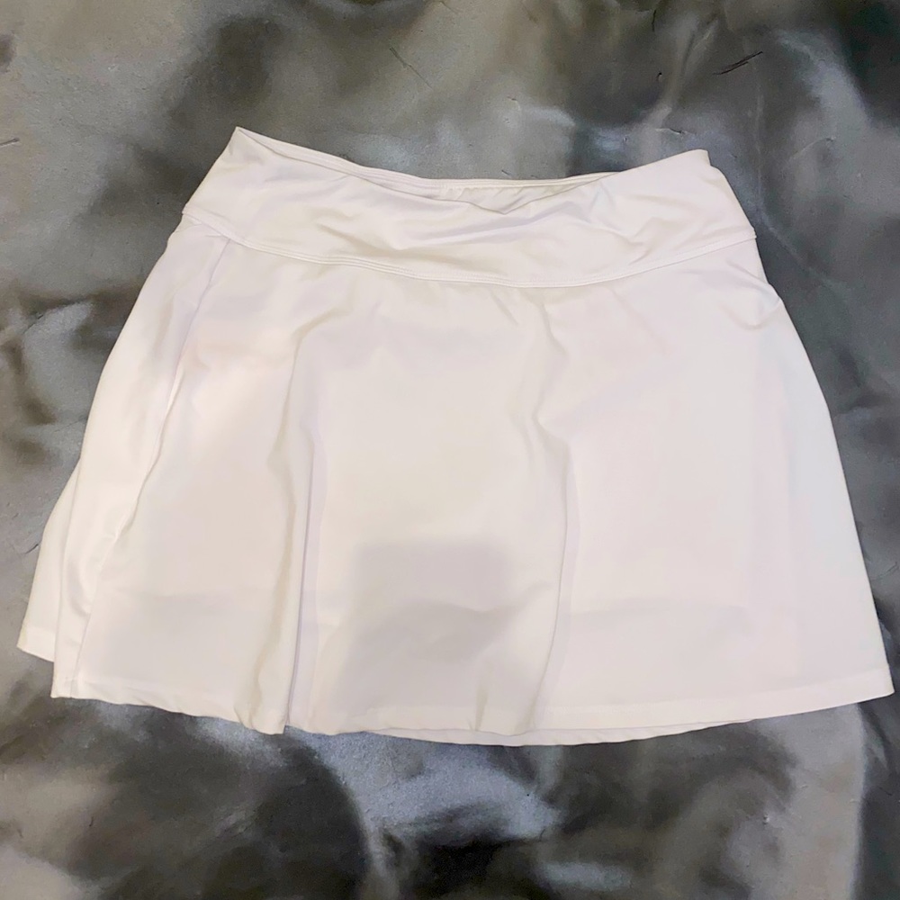 Fila Tennis skirt! Not too long and conceals enough! Price is negotiable 💋💋💋